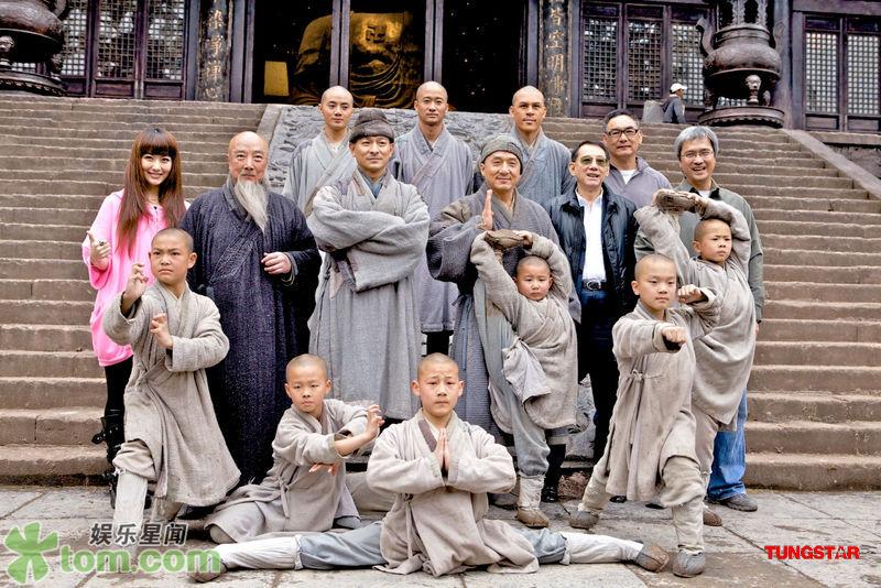 Актеры шаолиня с настоящими монахами