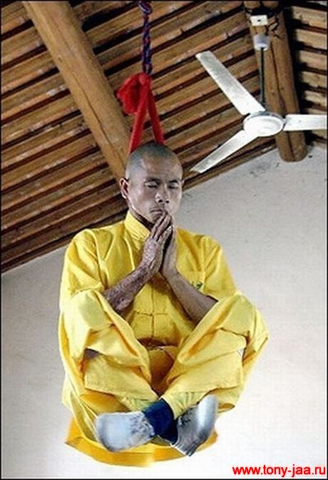 Висящий монах